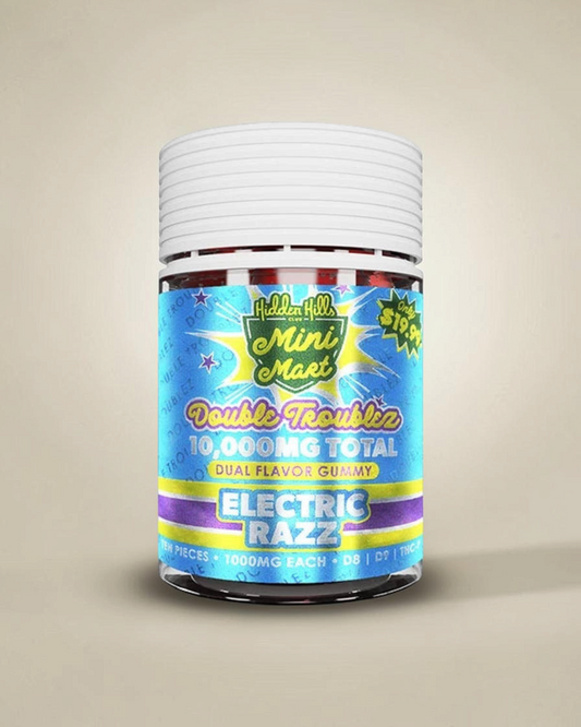 Frasco de gomitas Mi tienda Hidden Hills Club Mini Mart Double Troublz Electric Razz de 10,000mg con diseño colorido